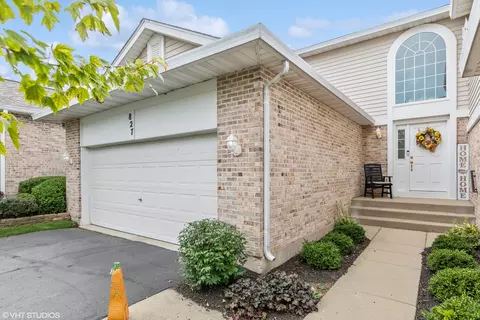 827 Harper Ct, Cary, IL 60013