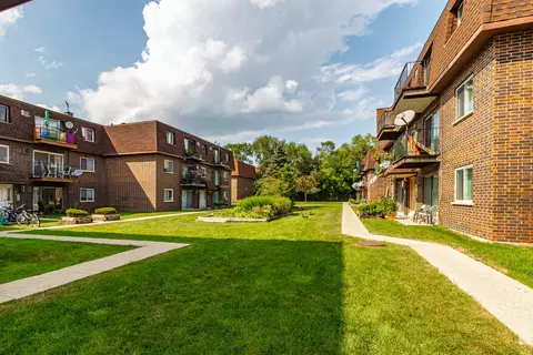 9364 Golf Rd #3B, Des Plaines, IL 60016