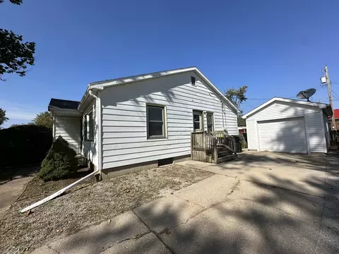 1104 Hovey Ave, Normal, IL 61761 photo 2
