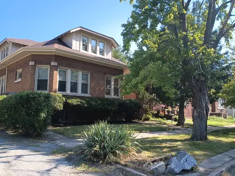 2540 Lewis St, Blue Island, IL 60406
