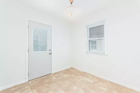 2011 E Washington St, Joliet, IL 60433 photo 8