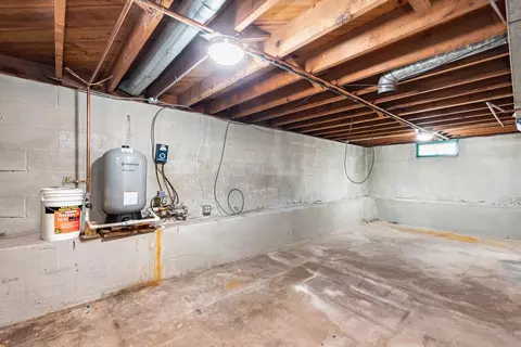 2011 E Washington St, Joliet, IL 60433 photo 9