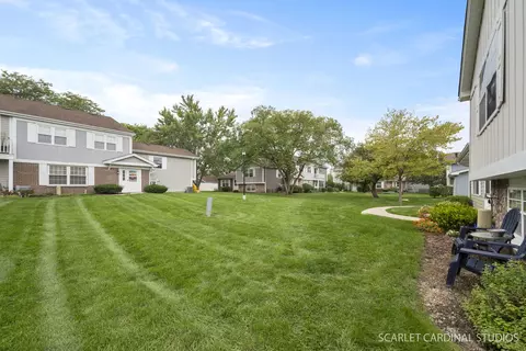1586 Timber Trl #C, Wheaton, IL 60189 photo 3