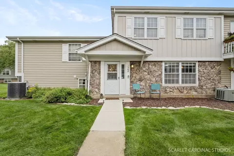 1586 Timber Trl #C, Wheaton, IL 60189