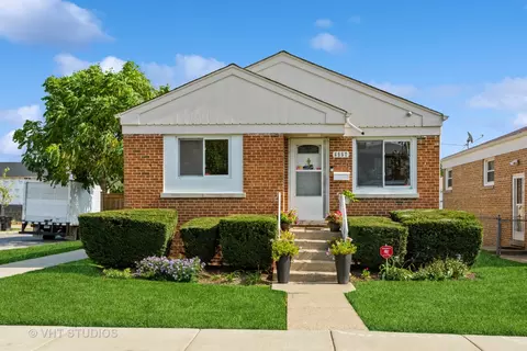 6557 N Troy St, Chicago, IL 60645