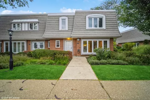 711 Orleans Dr, Highland Park, IL 60035