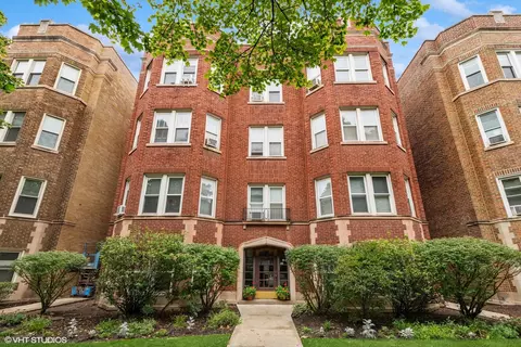 7352 Lake St #2E, River Forest, IL 60305