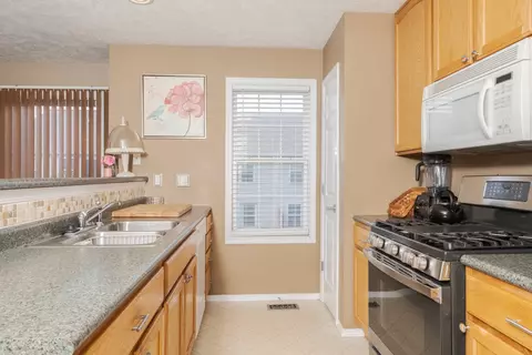 3 Oak Park Rd, Bloomington, IL 61701 photo 11