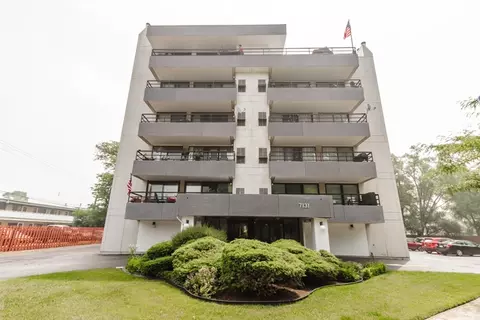 7131 N Caldwell Ave #6, Chicago, IL 60646