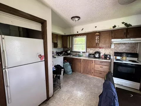 612 Eureka St, Champaign, IL 61820 photo 3