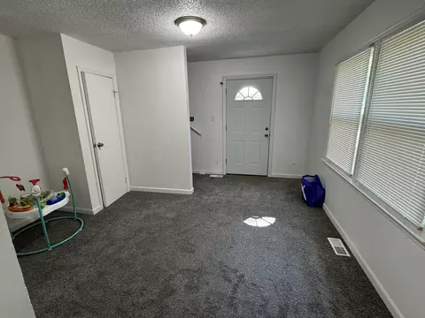 610 Eureka St, Champaign, IL 61820 photo 2