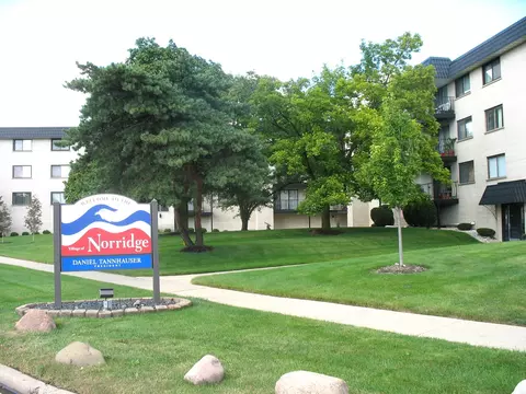 6950 W Forest Preserve Dr #101, Norridge, IL 60706