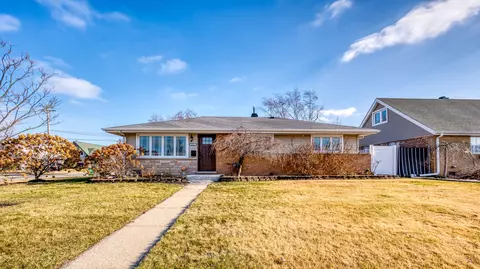 8855 Southfield Dr, Bridgeview, IL 60455