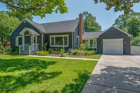 855 Schomer Rd, Aurora, IL 60505