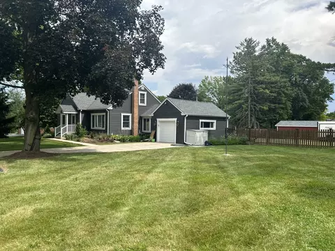 855 Schomer Rd, Aurora, IL 60505 photo 4