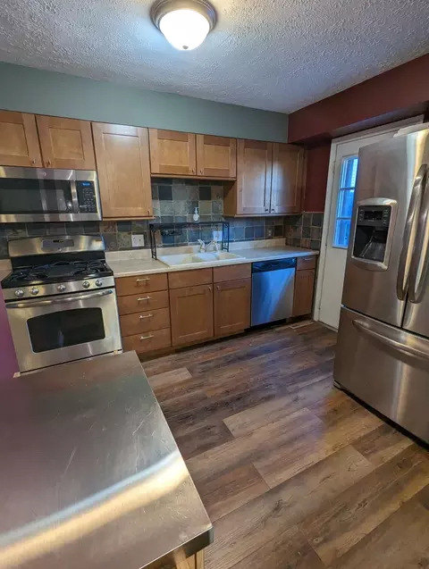 1108 E Jefferson St #13, Bloomington, IL 61701 photo 2