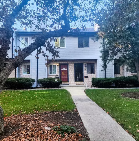 1108 E Jefferson St #13, Bloomington, IL 61701