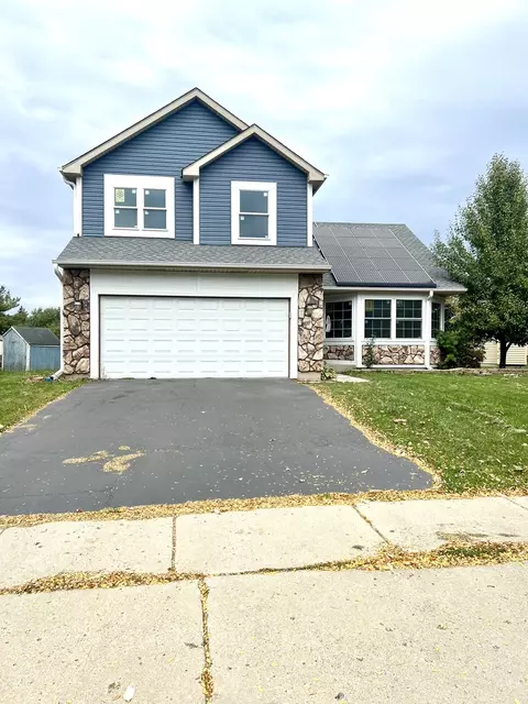796 Thoreau Dr, Elgin, IL 60120 photo 1