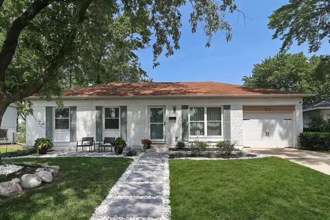 811 Stowell Ave, Streamwood, IL 60107