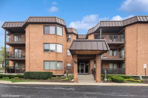 6401 Clarendon Hills Rd #211, Willowbrook, IL 60527