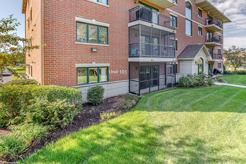 6830 W Winding Trl #101, Oak Forest, IL 60452