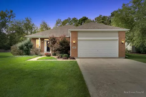 401 Redwing Dr, Woodstock, IL 60098