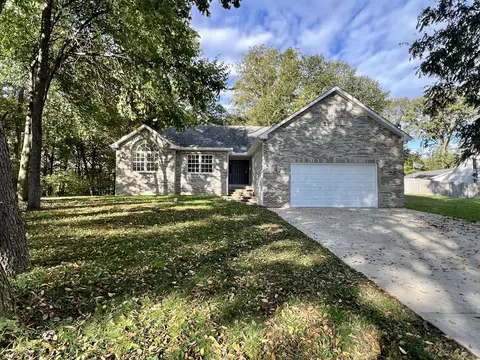 130 S Grove St, Sheridan, IL 60551
