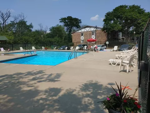 9 S070 Frontage Rd #104, Willowbrook, IL 60527