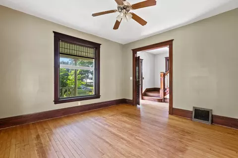 115 N Commonwealth Ave, Elgin, IL 60123 photo 3