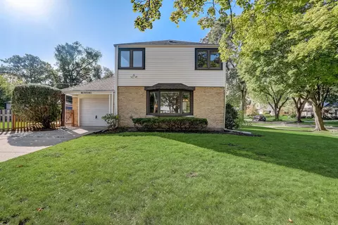 801 S Mitchell Ave, Arlington Heights, IL 60005