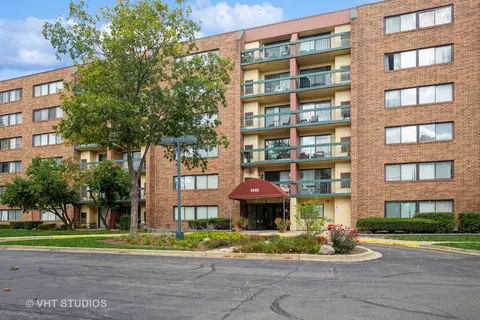 1840 Huntington Blvd #209, Hoffman Estates, IL 60169