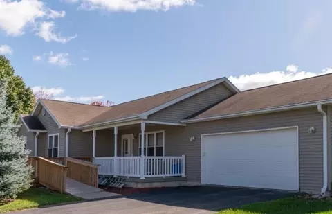 404 W North St, Creston, IL 60113