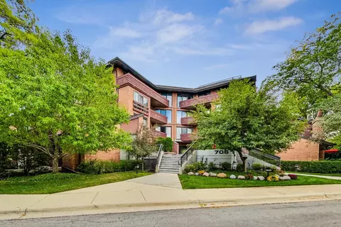 706 Waukegan Rd #C7, Glenview, IL 60025