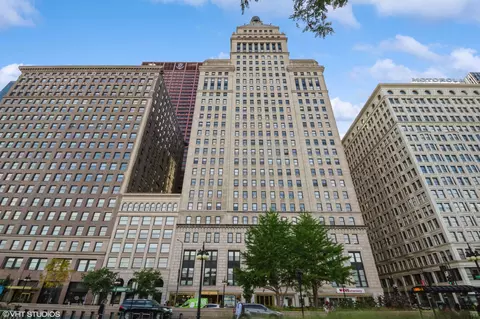 310 S Michigan Ave #1004, Chicago, IL 60604