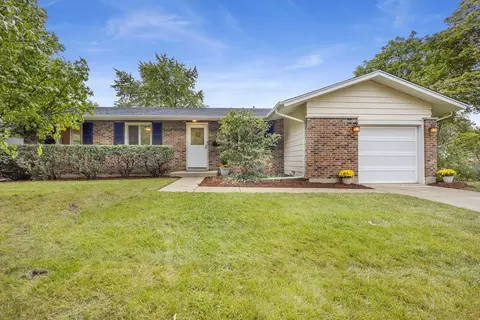 6100 Allan Dr, Woodridge, IL 60517