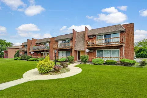 535 N Pleasant Dr #1B, Glenwood, IL 60425