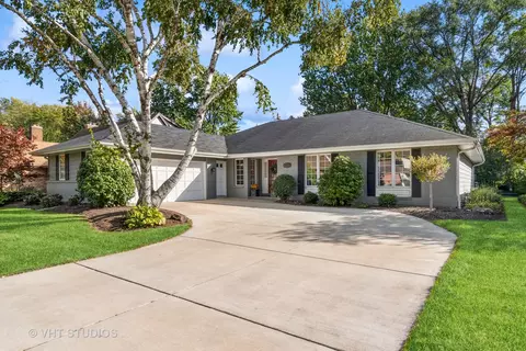 1736 Maple Ln, Wheaton, IL 60187