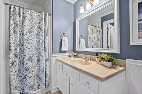 917 N Cross St, Wheaton, IL 60187 photo 9