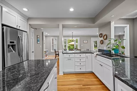 917 N Cross St, Wheaton, IL 60187 photo 12
