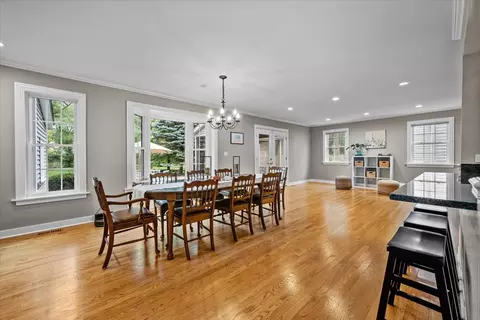 917 N Cross St, Wheaton, IL 60187 photo 8