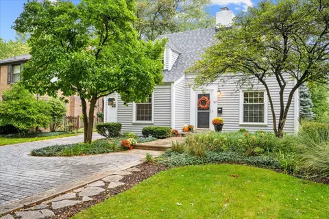 917 N Cross St, Wheaton, IL 60187