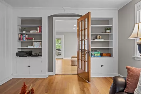 917 N Cross St, Wheaton, IL 60187 photo 5