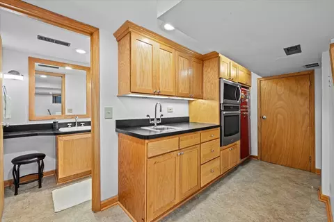 917 N Cross St, Wheaton, IL 60187 photo 25