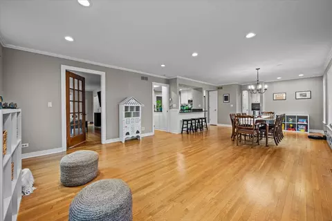 917 N Cross St, Wheaton, IL 60187 photo 6
