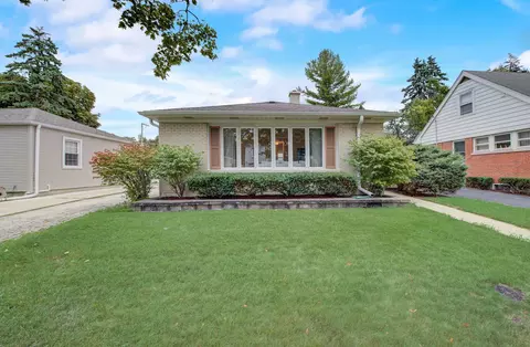 813 N Patton Ave, Arlington Heights, IL 60004