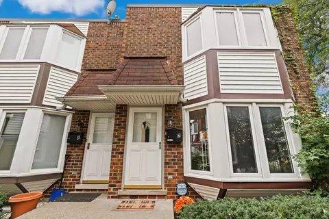 7537 N Ridge Blvd #7, Chicago, IL 60645