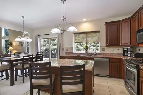 Kitchen - 4570 Whitehall Ln, Algonquin, IL 60102 photo 5 of 6