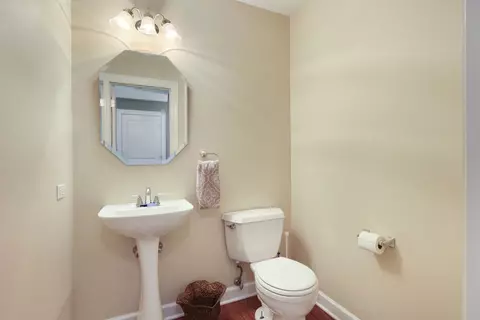 Bath - 4570 Whitehall Ln, Algonquin, IL 60102 photo 1 of 5