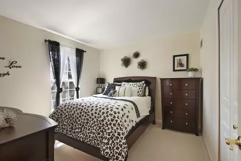 Bedroom - 4570 Whitehall Ln, Algonquin, IL 60102 photo 3 of 4