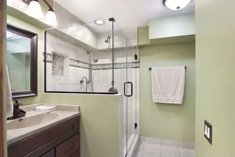 Bath - 4570 Whitehall Ln, Algonquin, IL 60102 photo 5 of 5